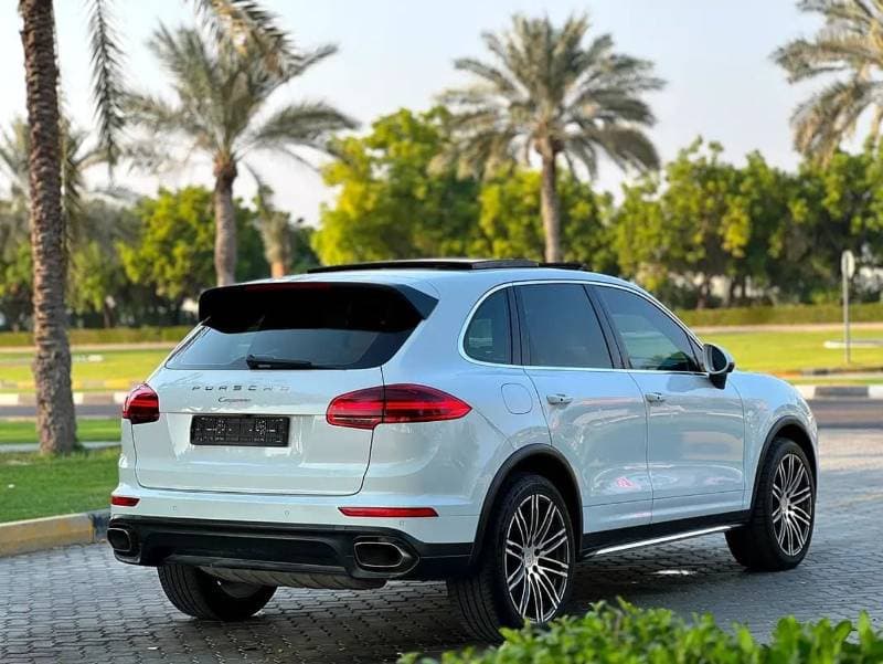 2016 Porsche Cayenne STANDARD thumbnail 6
