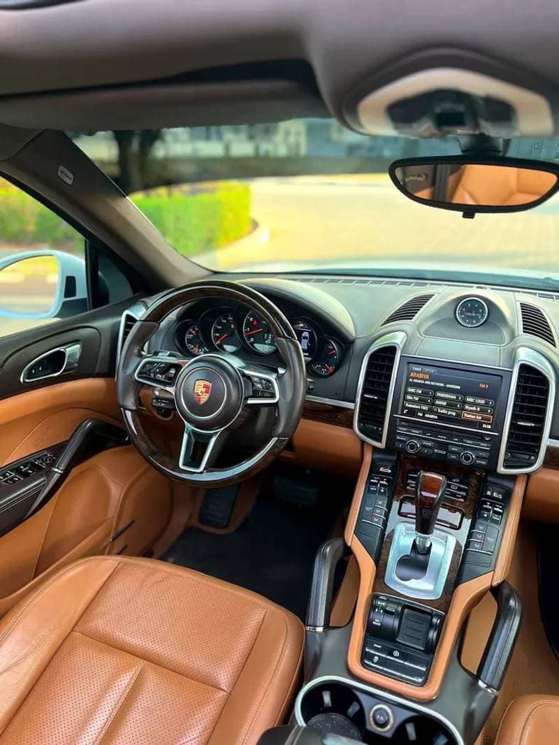 2016 Porsche Cayenne STANDARD thumbnail 7