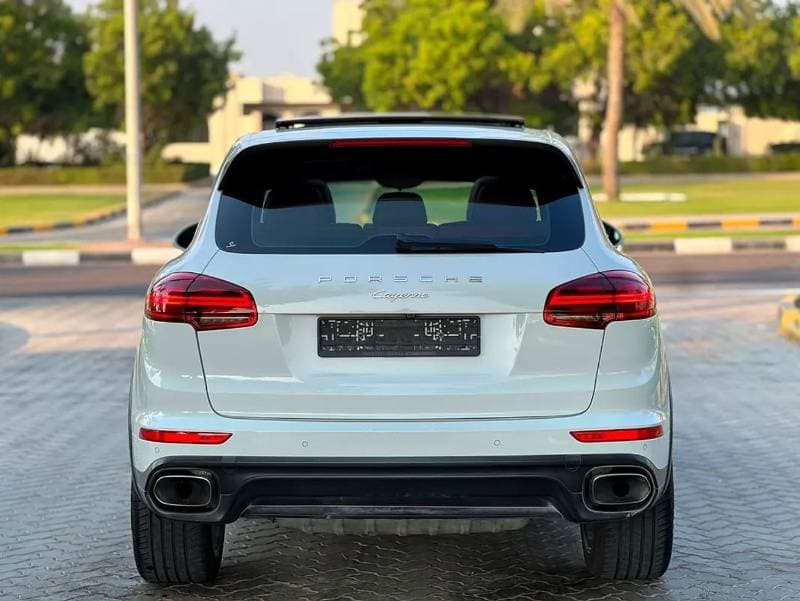 2016 Porsche Cayenne STANDARD thumbnail 5