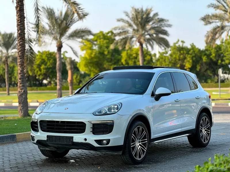2016 Porsche Cayenne STANDARD thumbnail 2