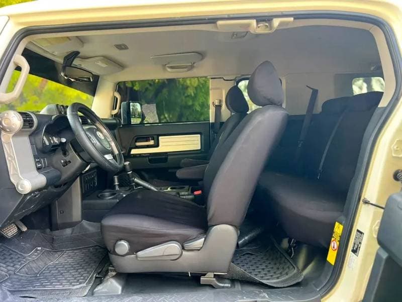 2010 Toyota FJ Cruiser BASE thumbnail 7