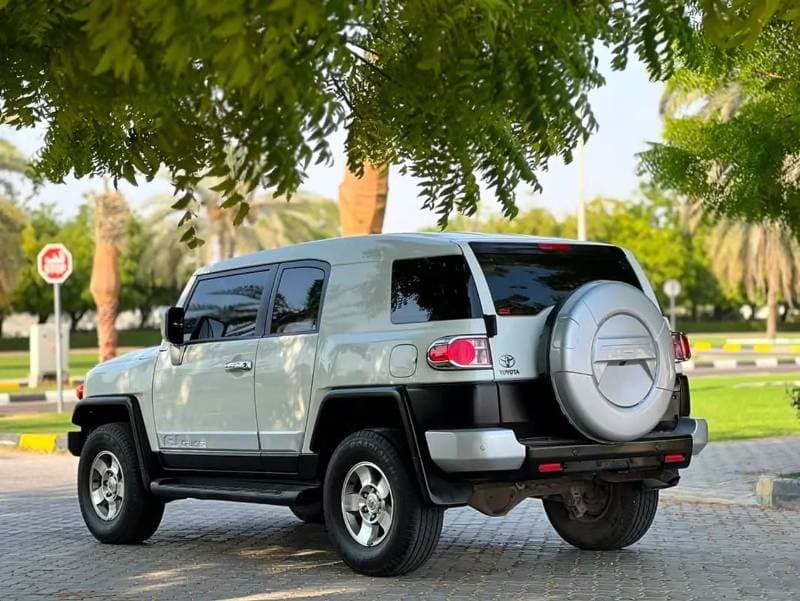 2010 Toyota FJ Cruiser BASE thumbnail 5