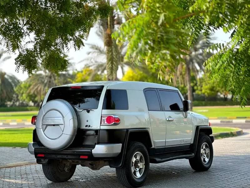 2010 Toyota FJ Cruiser BASE thumbnail 4