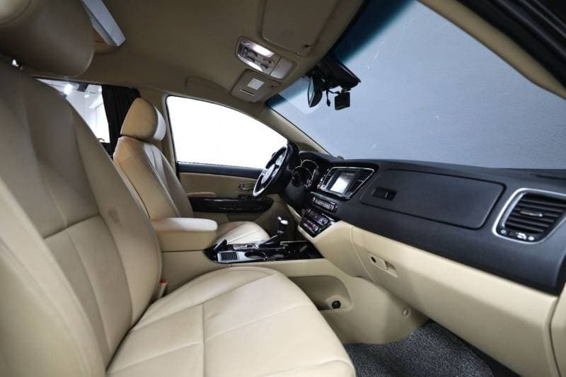 2019 Kia Carnival LX thumbnail 8