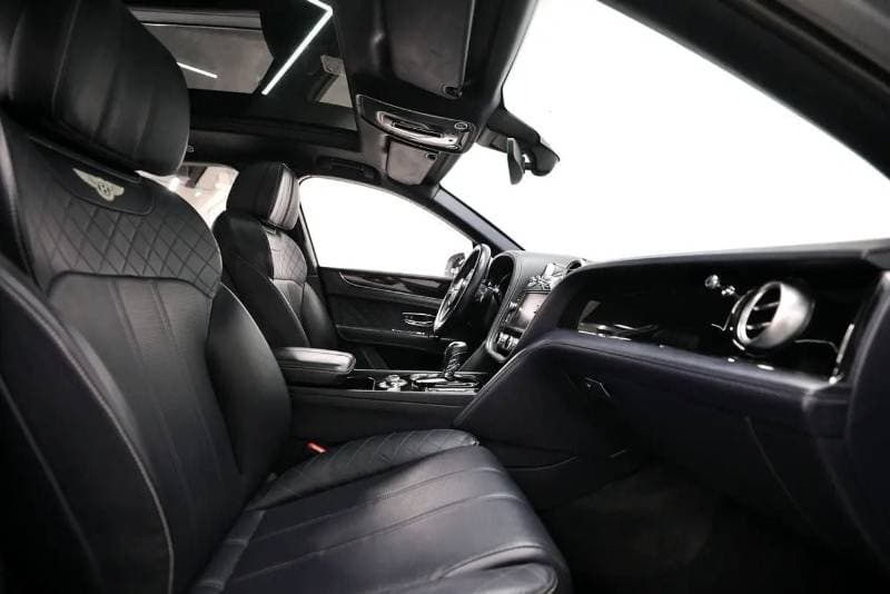 2017 Bentley Bentayga thumbnail 8