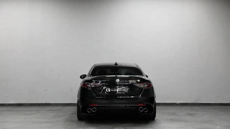 2025 Alfa Romeo Giulia thumbnail 5