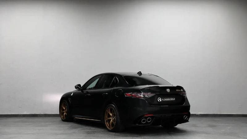 2025 Alfa Romeo Giulia thumbnail 4