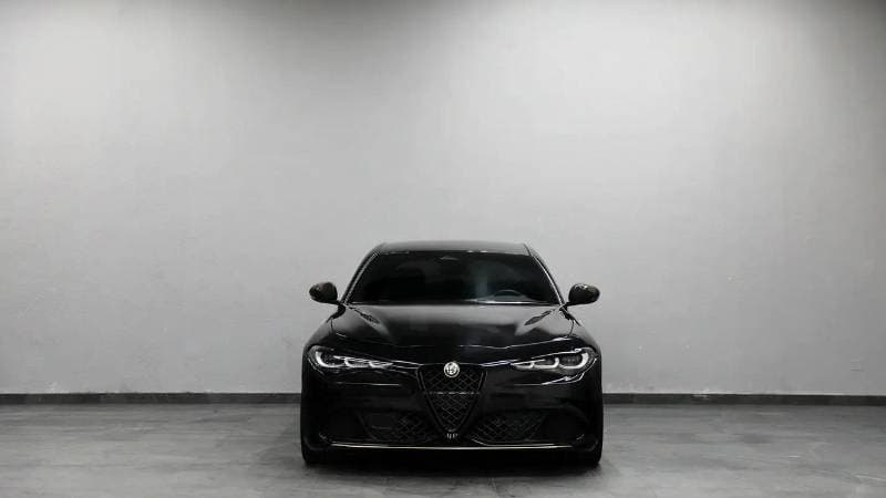 2025 Alfa Romeo Giulia thumbnail 2