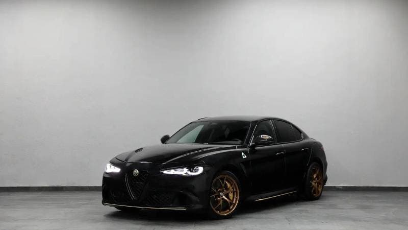 2025 Alfa Romeo Giulia thumbnail 3