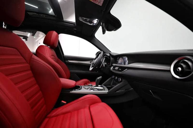 2025 Alfa Romeo Stelvio VELOCE thumbnail 7