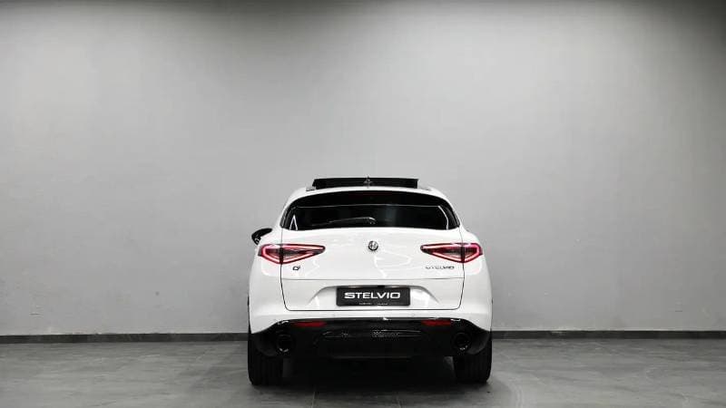 2025 Alfa Romeo Stelvio VELOCE thumbnail 5