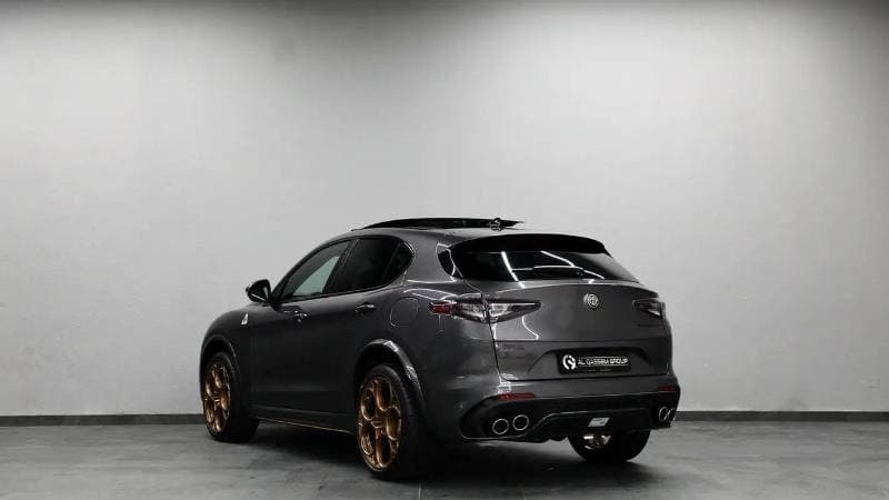 2025 Alfa Romeo Stelvio VELOCE thumbnail 4