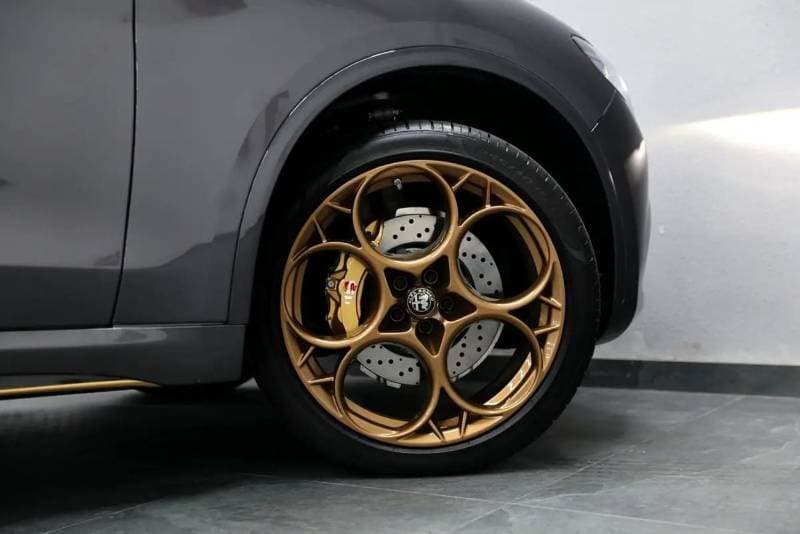 2025 Alfa Romeo Stelvio VELOCE thumbnail 7