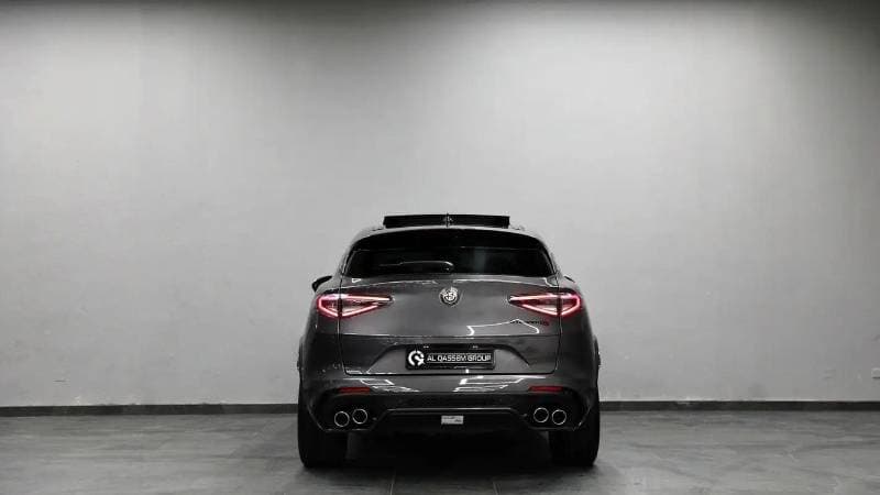 2025 Alfa Romeo Stelvio VELOCE thumbnail 5