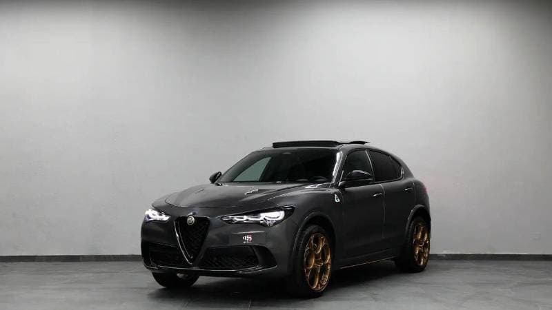 2025 Alfa Romeo Stelvio VELOCE thumbnail 3