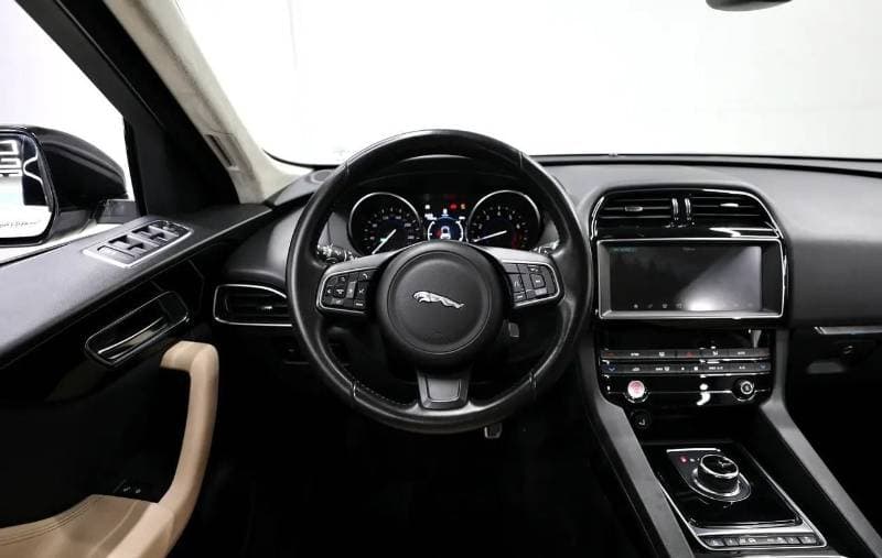 2019 Jaguar F PACE PRESTIGE thumbnail 8