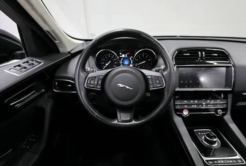 2020 Jaguar F PACE PRESTIGE thumbnail 8