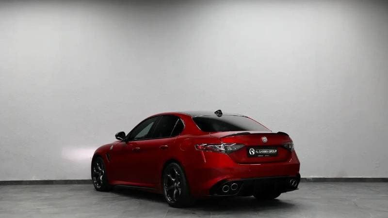 2025 Alfa Romeo Giulia thumbnail 4