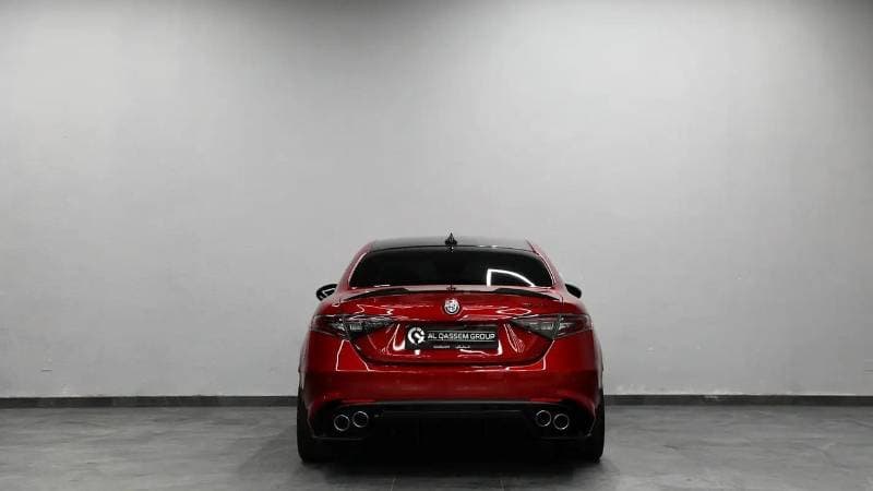 2025 Alfa Romeo Giulia thumbnail 5
