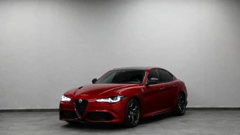 2025 Alfa Romeo Giulia thumbnail 3