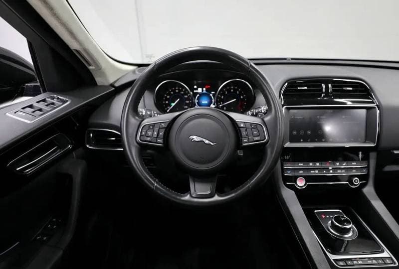 2020 Jaguar F PACE PRESTIGE thumbnail 8