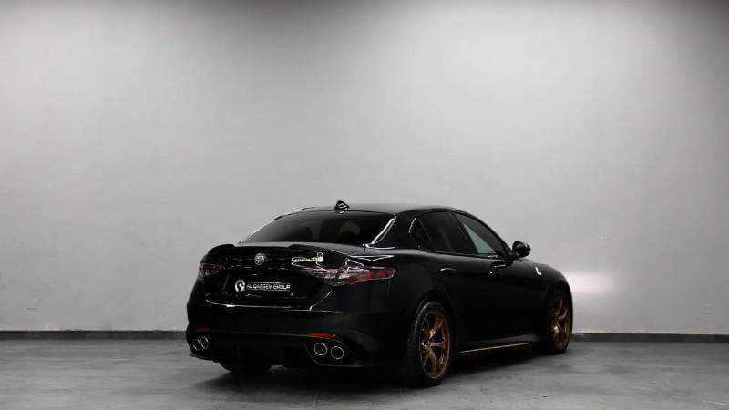 2025 Alfa Romeo Giulia QUADRIFOGLIO thumbnail 6