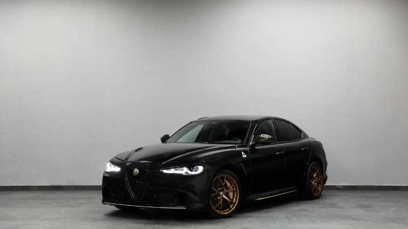 2025 Alfa Romeo Giulia QUADRIFOGLIO thumbnail 3