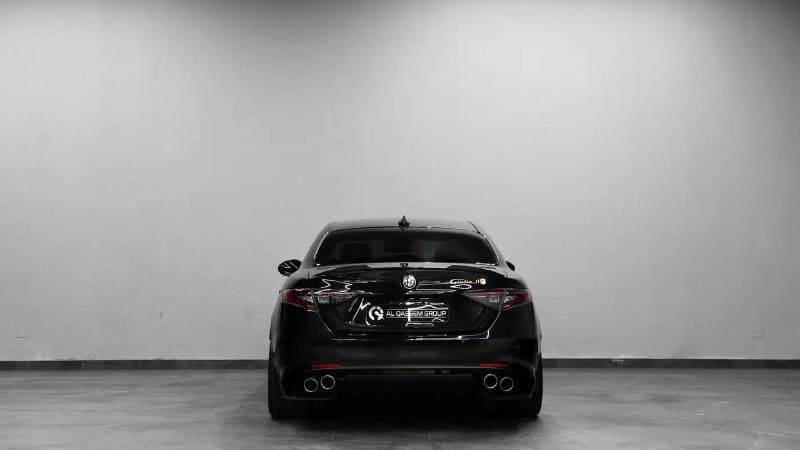 2025 Alfa Romeo Giulia QUADRIFOGLIO thumbnail 5