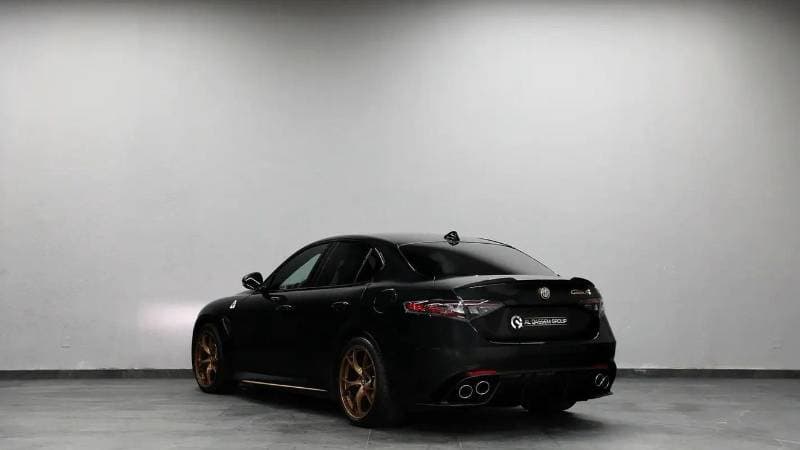 2025 Alfa Romeo Giulia QUADRIFOGLIO thumbnail 4