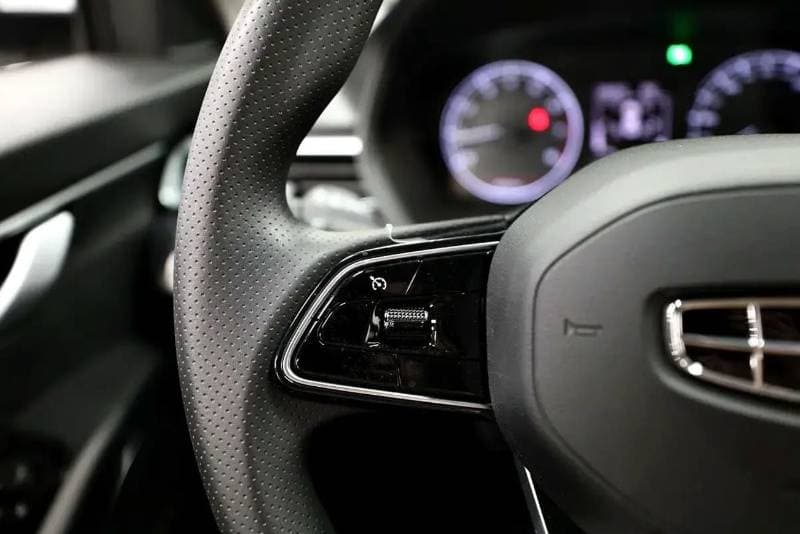 2027 Geely Emgrand thumbnail 8