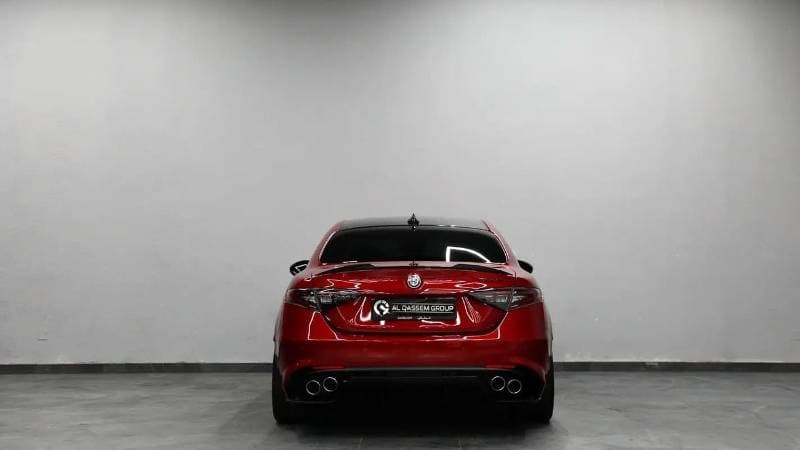 2025 Alfa Romeo Giulia QUADRIFOGLIO thumbnail 4
