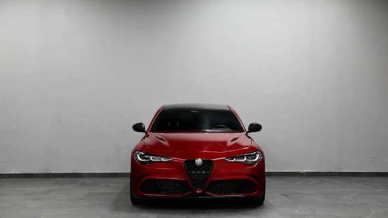 2025 Alfa Romeo Giulia QUADRIFOGLIO thumbnail 5