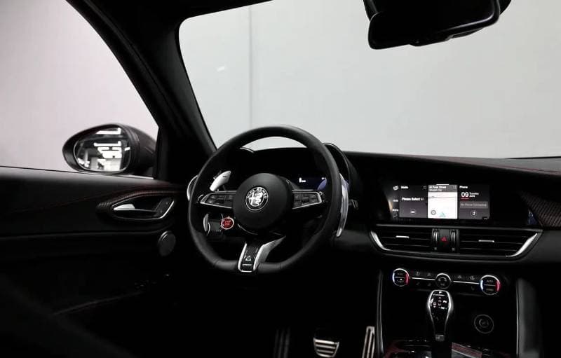 2025 Alfa Romeo Giulia QUADRIFOGLIO thumbnail 8