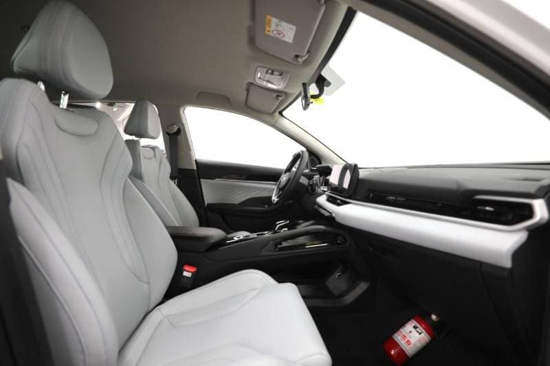 2027 Geely Coolray GL thumbnail 7