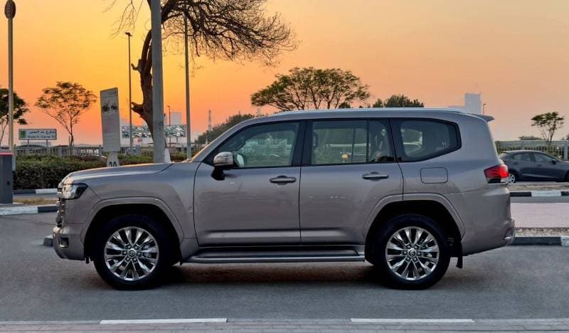 2025 Toyota Land Cruiser GXR thumbnail 4