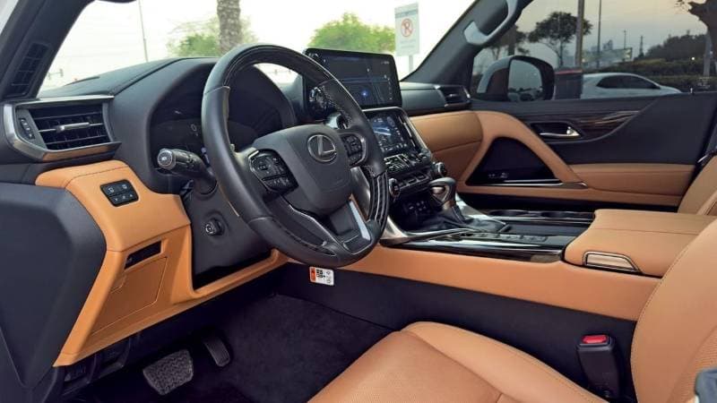 2025 Lexus LX600 SIGNATURE thumbnail 8