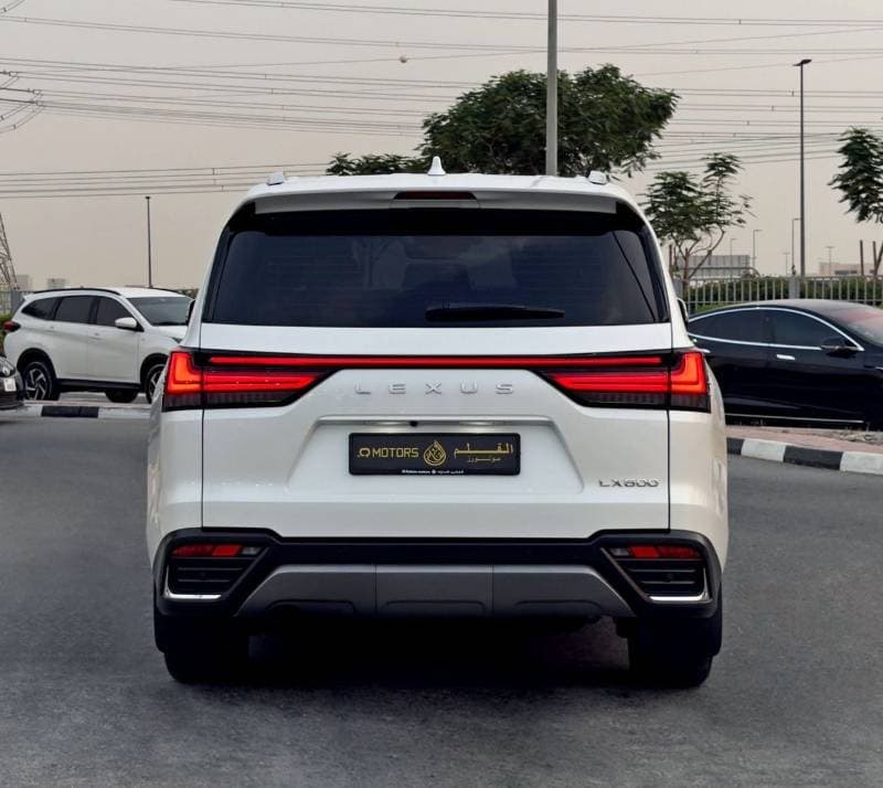 2025 Lexus LX600 SIGNATURE thumbnail 6