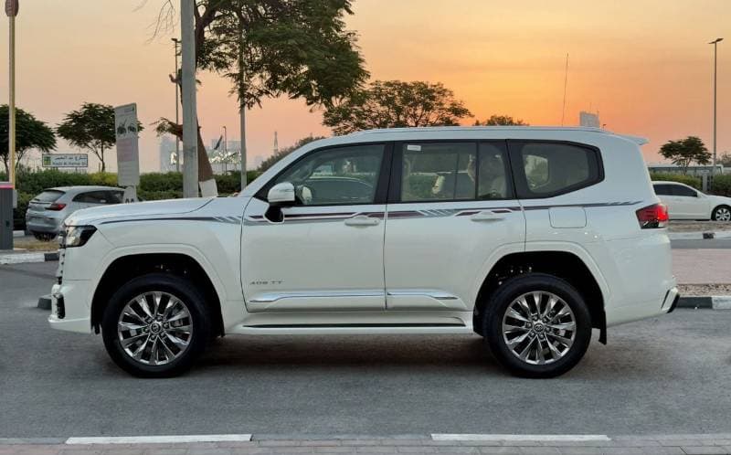 2025 Toyota Land Cruiser GXR thumbnail 4
