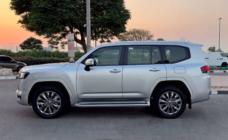 2024 Toyota Land Cruiser GXR thumbnail 4