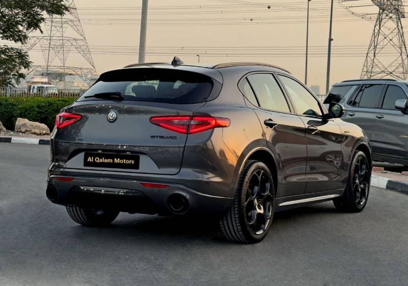 2022 Alfa Romeo Stelvio VELOCE thumbnail 5