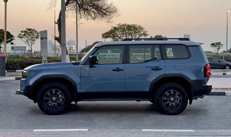 2025 Toyota Land Cruiser VXR thumbnail 4