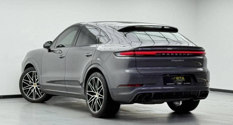 2024 Porsche Cayenne S thumbnail 6