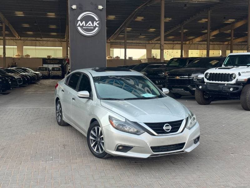 2016 Nissan Altima SV thumbnail 2