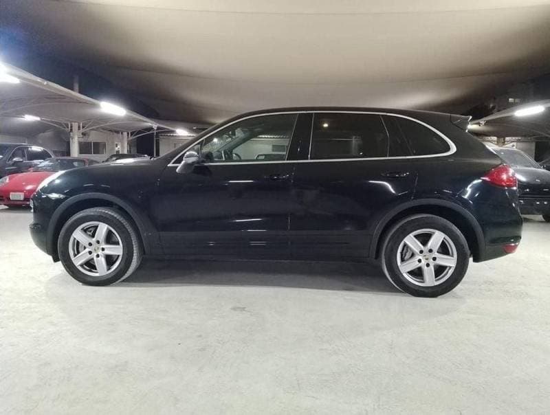 2012 Porsche Cayenne S thumbnail 3
