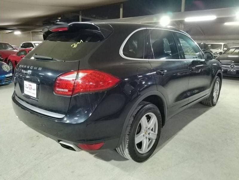 2012 Porsche Cayenne S thumbnail 2
