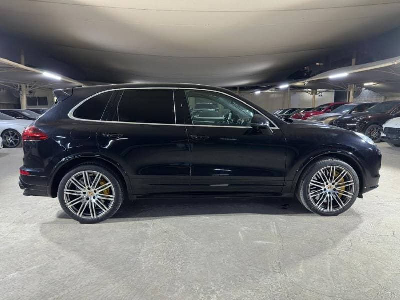 2016 Porsche Cayenne TURBO S thumbnail 6