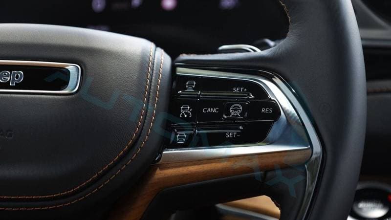 2025 Jeep Grand Cherokee SUMMIT thumbnail 8