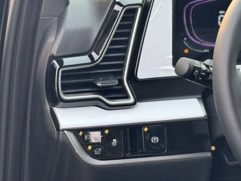 2025 Kia Sportage SX thumbnail 8