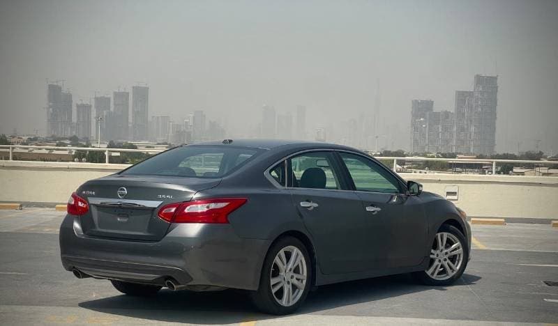 2017 Nissan Altima SL thumbnail 5