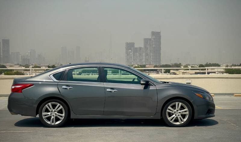2017 Nissan Altima SL thumbnail 4